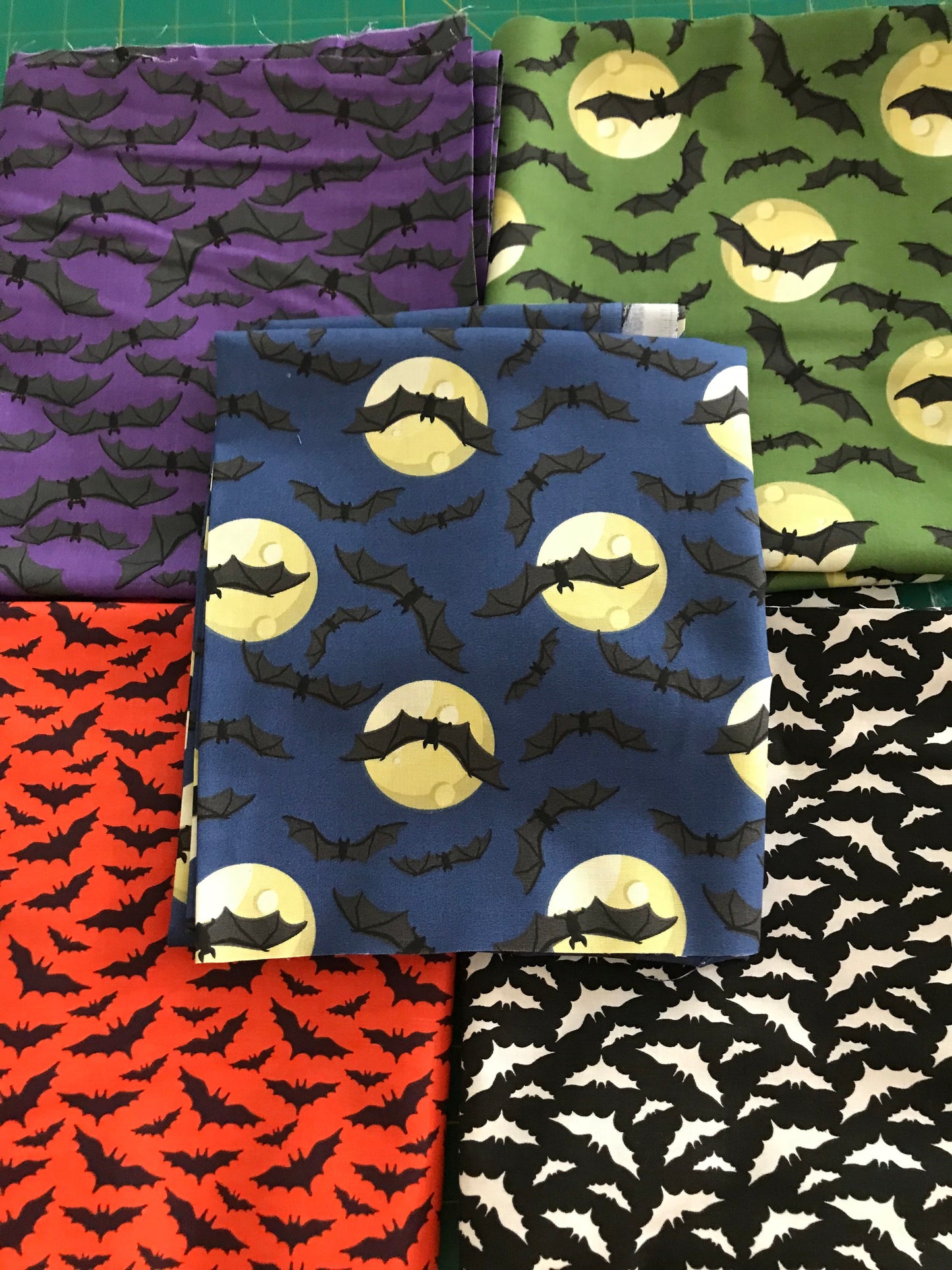 Halloween Bats 100% Cotton 1 yard Precut Fabric Bundles, 5 pieces